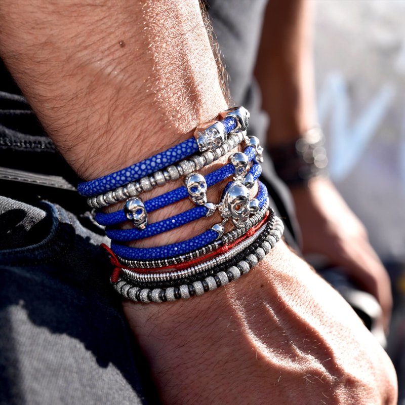 
                  
                    Blue stingray bracelet with silver skull (Unisex)
                  
                