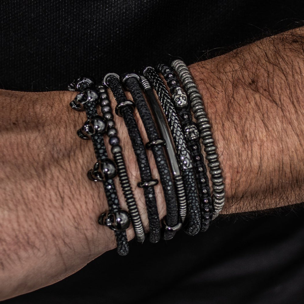 
                  
                    Black Stingray with Black PVD Bracelet Combination
                  
                