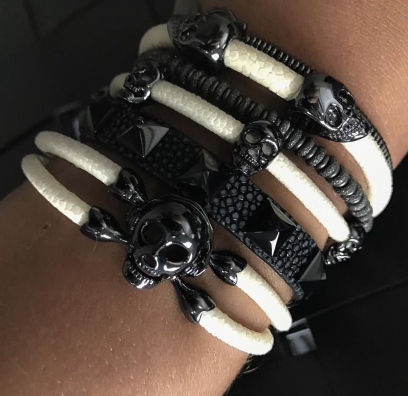 
                  
                    White Stingray Bracelet With Black PVD Multi Skull
                  
                