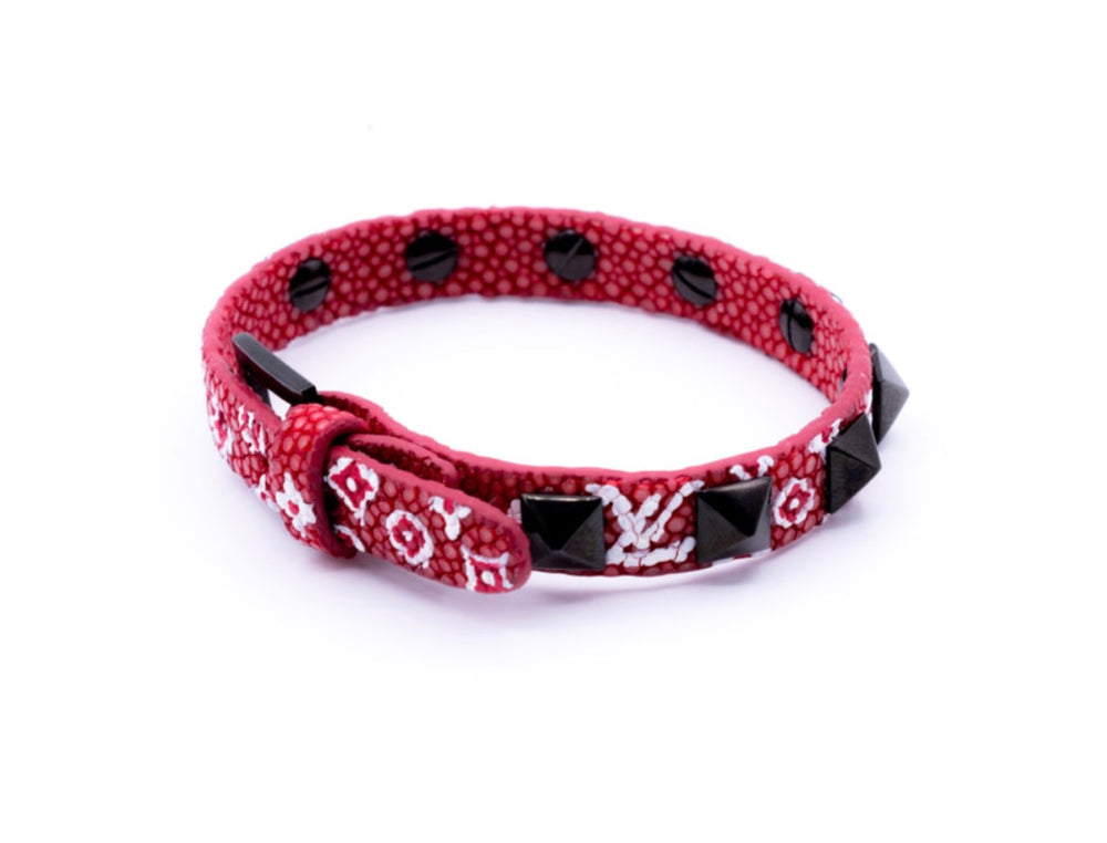 
                  
                    Red stingray bracelet with black Studs for man 8/10 size M/L (LVS-INSPIRED)
                  
                